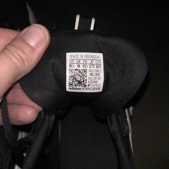 Adidas Men's Black and White Sneakers size 9.5 - Picture 5 of 5